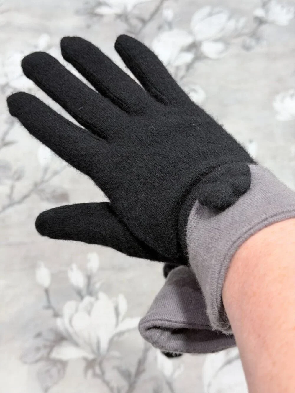 Carolina Amato NWT Cashmere Wool Gloves Black Gray Knit Winter One Size